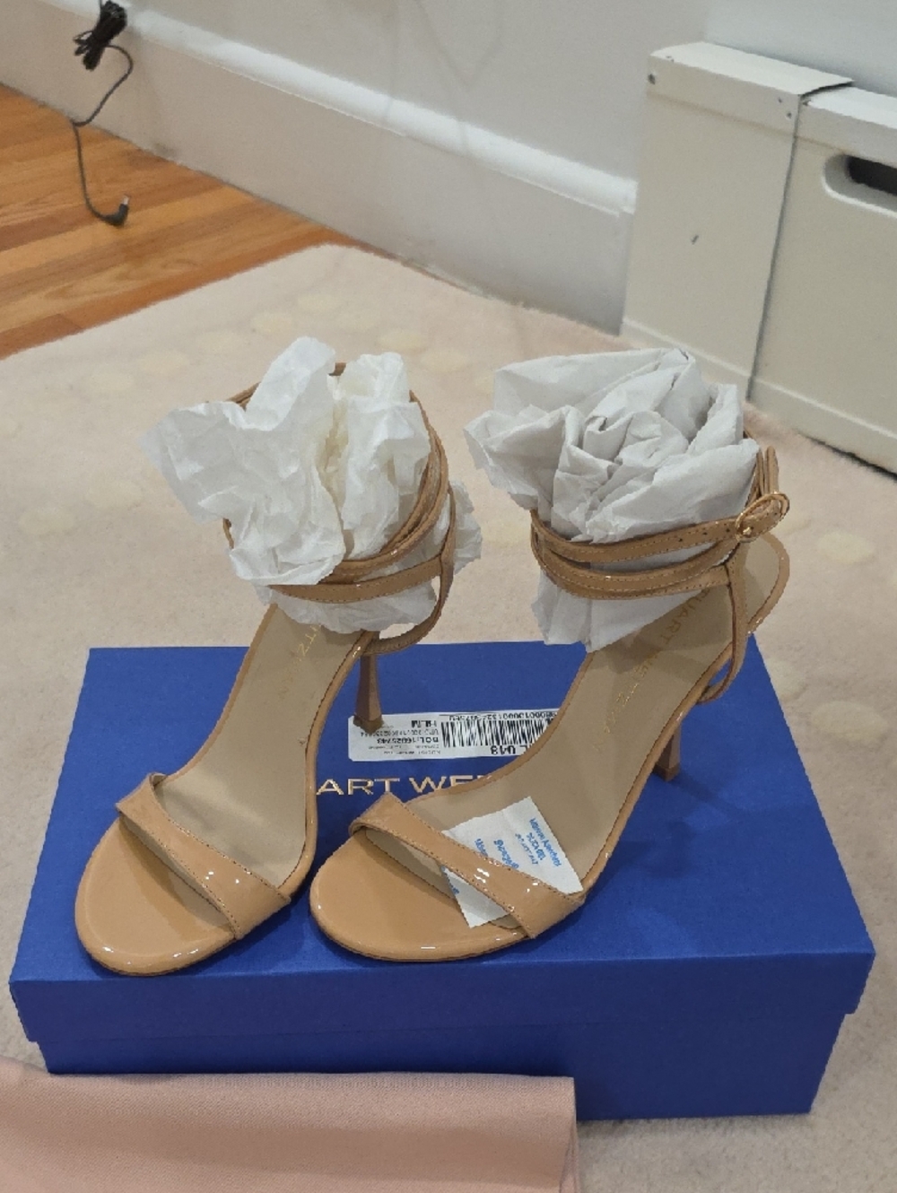 Stuart Weitzman Nudist Wrap 100 Patent-Leather Heeled Sandals. Size 7.5. - Picture 3 of 9